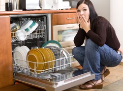 Jak solidnie wyczyścić zmywarkę. Wypróbuj nasze sposoby!