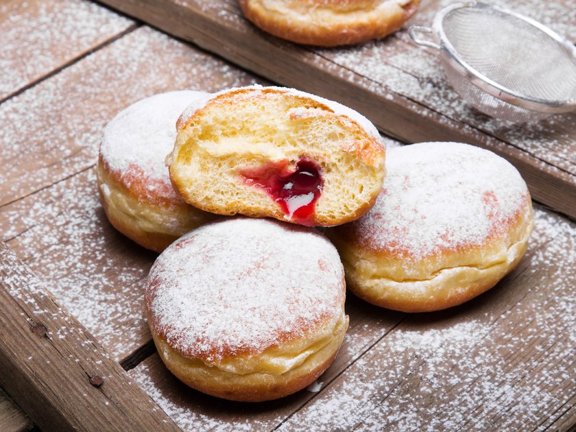 Tłusty czwartek już się zbliża! Domowe pączki są najlepsze. Mamy sprawdzone przepisy 