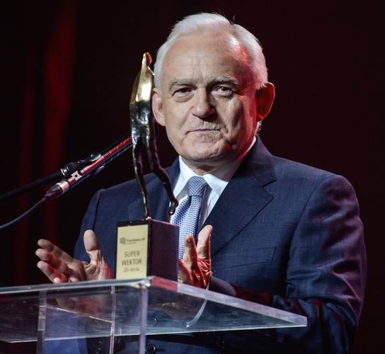Laureat Super Wektora były premier Leszek Miller podczas uroczystości