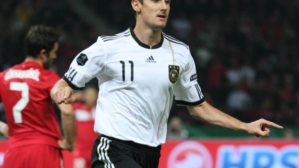 Na pewno z Miroslavem Klose i prawdopodobnie z Lukasem Podolskim w podstawowym składzie rozpocznie dzisiaj reprezentacja Niemiec mecz z Polską.