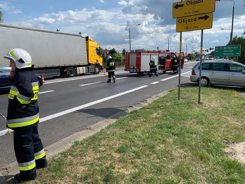 Groźny wypadek w Osielsku. Przechodził przez ulicę na drugą stronę