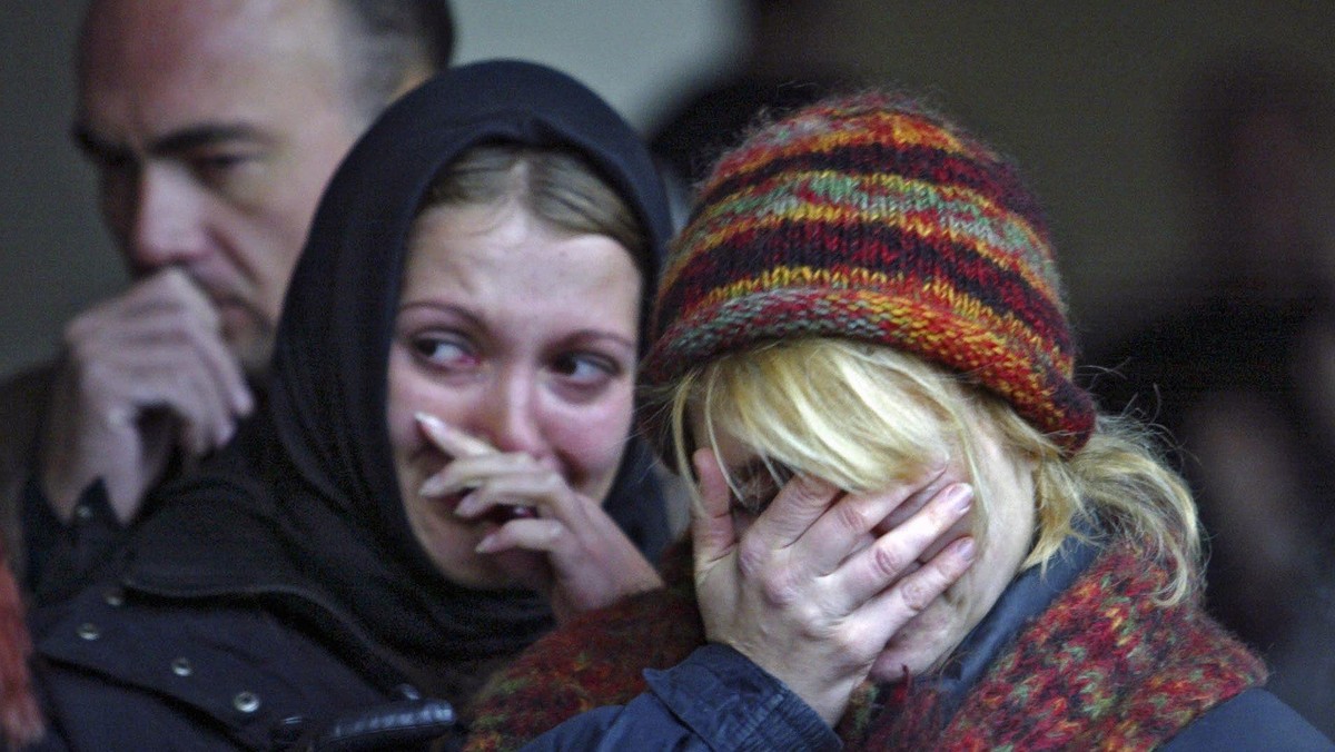 Women mourn during commemoration ceremony at the Dubrovka Theatre in Moscow