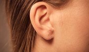  Co może oznaczać guzek za uchem? 