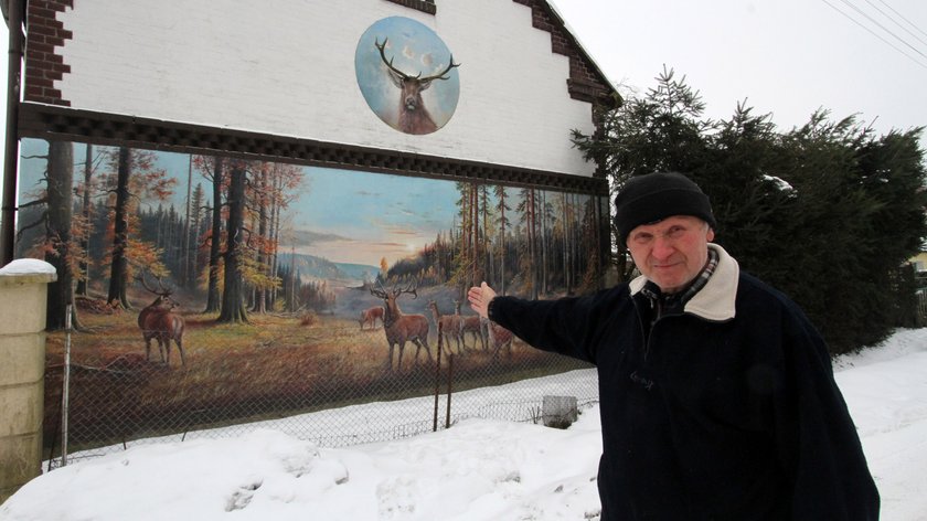 Pan Edward przyozdobił gospodarstwo pięknymi freskami