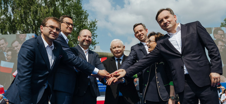 "Stan Wyjątkowy". Ziobro na kolanach przed prezesem. Kaczyński wicepremierem ds. wygranej PiS. Żalek o "mafii" Bielana [PODCAST]