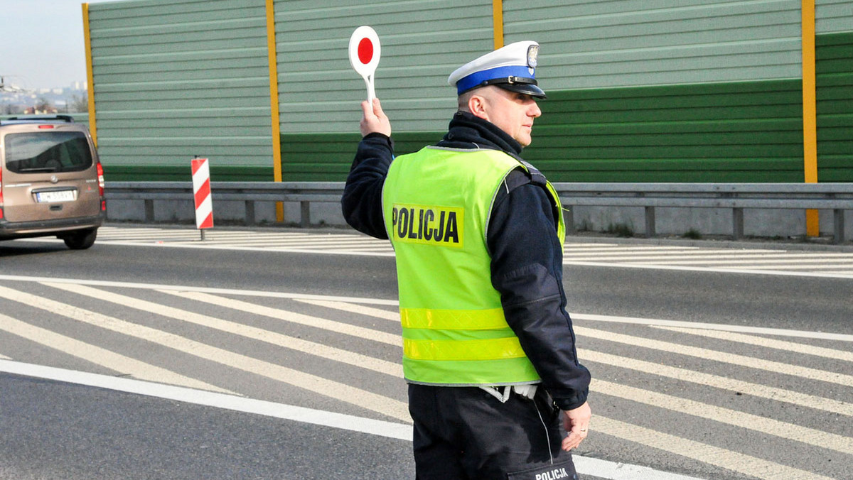 Lubuscy policjanci podkreślają, że były to jedne z bezpieczniejszych świąt w ciągu ostatnich lat, chociaż nie obyło się bez wypadków. Doszło również do tragedii - zginął 34-letni mężczyzna, który stracił panowanie nad autem. Z kolei 45-letnia pasażerka z ciężkimi obrażeniami trafiła do szpitala w Nowej Soli. Łącznie w wypadkach na lubuskich drogach rannych zostało 10 osób.