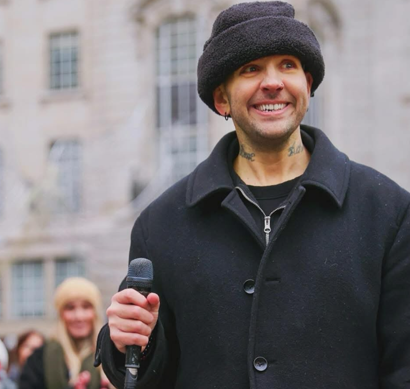 Britský spevák  Dean Franklin.