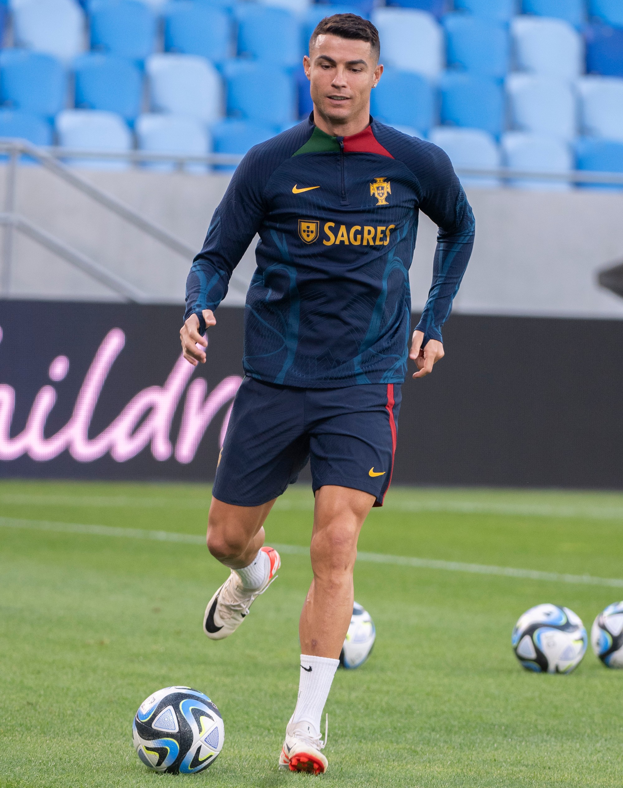 Portugalský futbalista Cristiano Ronaldo počas tréningu v Bratislave.