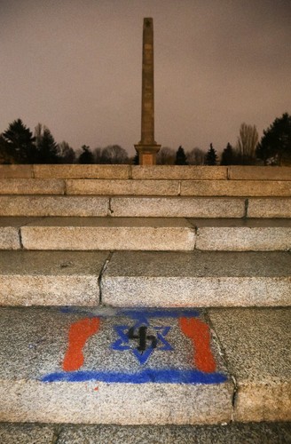 DEWASTACJA POMNIKA - MAUZOLEUM ŻOŁNIERZY RADZIECKICH NA WARSZAWSKIEJ OCHOCIE