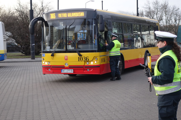 Inspektorzy ITD sprawdzili trzeźwość 360 kierowców autobusów w Warszawie