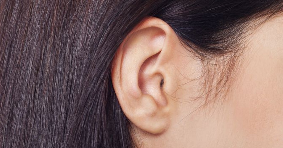 dr-pimple-popper-pops-a-surprisingly-juicy-earlobe-cyst-in-new