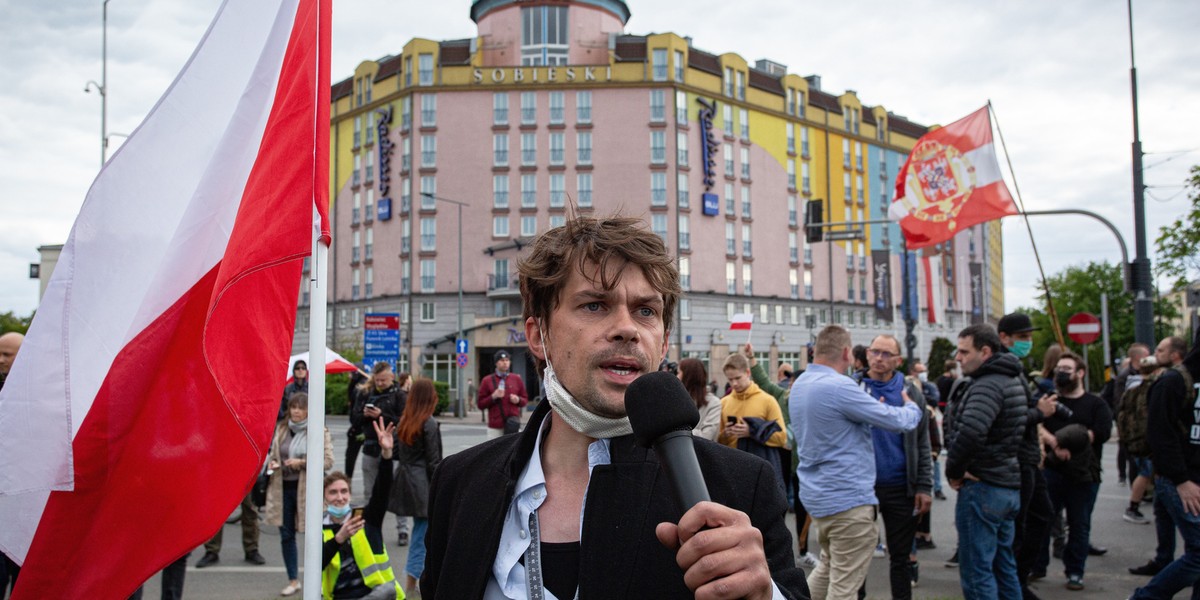 Działacze AGROunii byli obecni na protestach organizowanych w weekend w Warszawie przez Pawła Tanajnę, kandydata na prezydenta. Po ostatniej demonstracji posypały się mandaty i kary Sanepidu. 