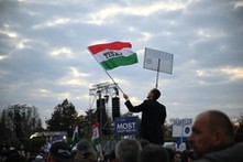 Wybory na Węgrzech. Ostatnie sondaże przedwyborcze wskazują na wyraźne zwycięstwo Magyara