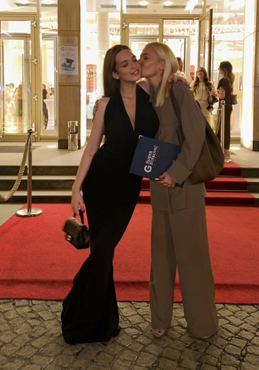 Hana Ikodinović, Nataša Bekvalac