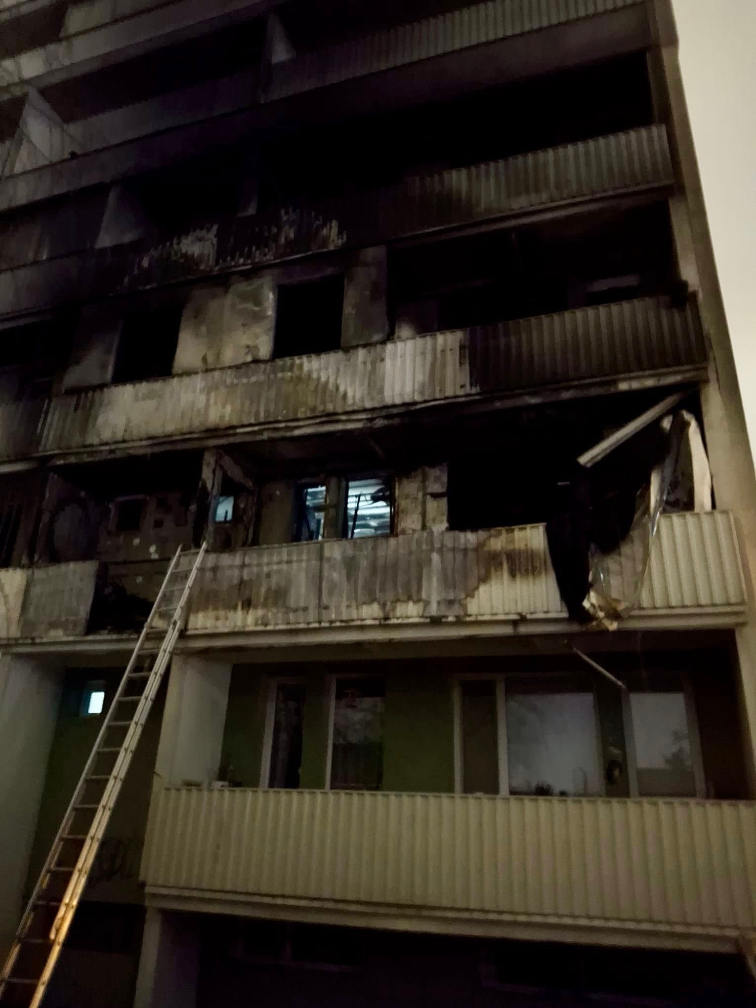 V bratislavskom Ružinove zasahovali záchranné zložky pri nočnom požiari bytovky.