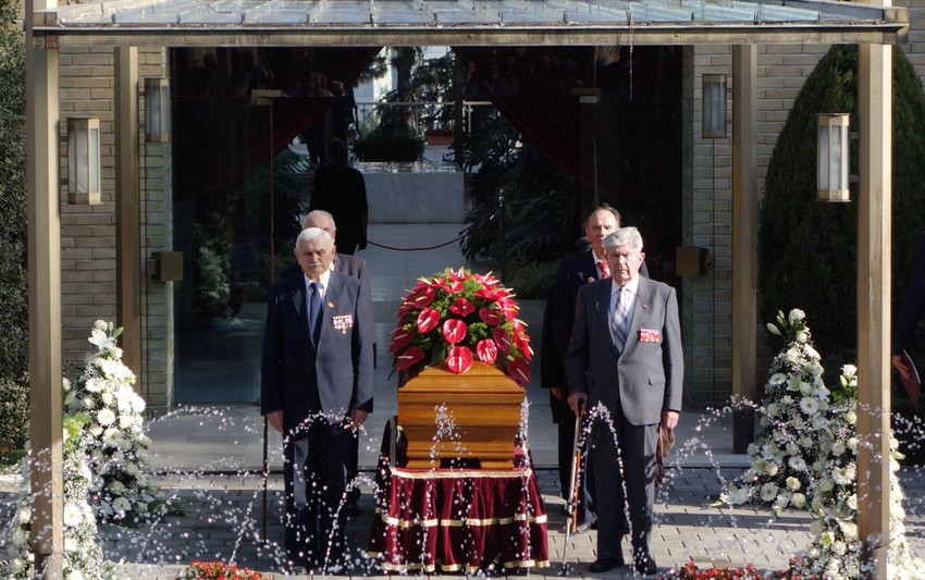 Kovčeg Jovanke Broz u Kući cveća: Na kovčegu je veliki venac od crvenog anturijuma, po želji njene porodice, s obzirom da je to bilo njeno omiljeno cveće