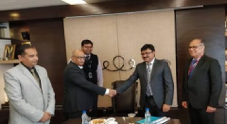 Sign of contract: Dr. R. Venugopala Rao (Sr. VP & Head Hydro & Civil Divisions, Angelique International Ltd.) and Mr. Saurabh Sharma (VP & Business Head SH, Voith Hydro Pvt. Ltd.)