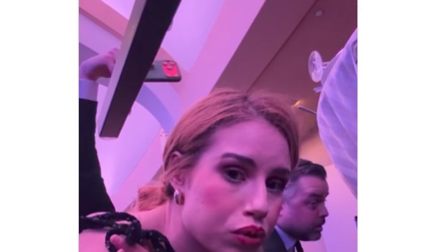 Olivija Rejngold tokom pucnjave na večeri u Vašingtonu