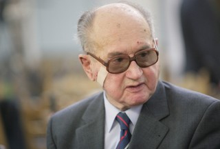 Sondaż: Większość Polaków za pogrzebem państwowym Jaruzelskiego na Powązkach