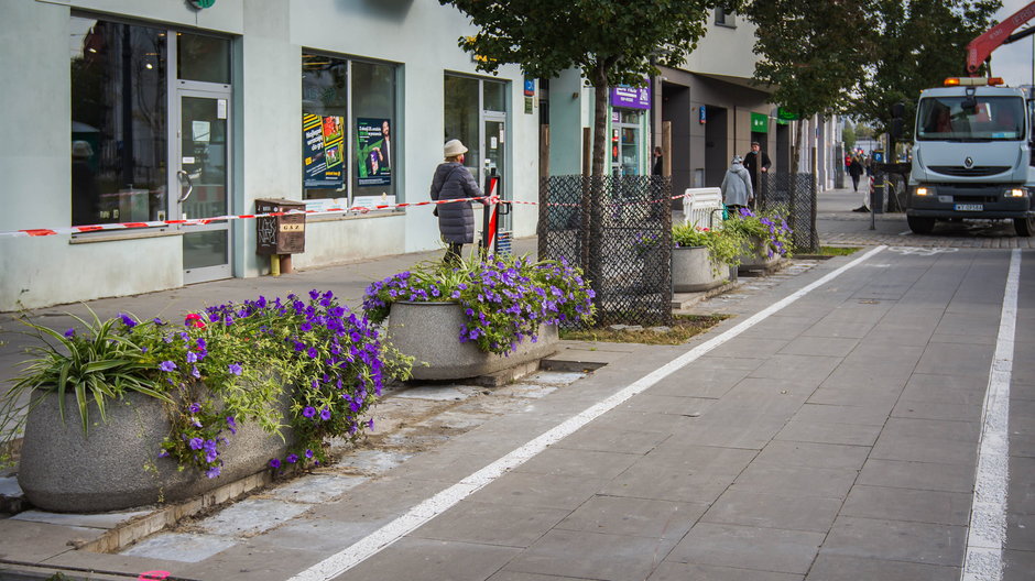 Warszawa: trwa rozbetonowanie ulicy Targowej. Będzie więcej zieleni!