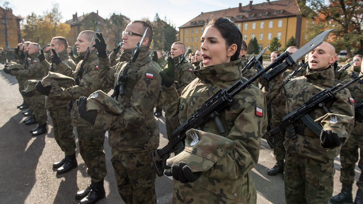 Ponad 60 podchorążych, którzy w przyszłości mają zostać oficerami Wojsk Obrony Terytorialnej, złożyło we Wrocławiu przysięgę wojskową. Przeszli oni podstawowe, pięciotygodniowe szkolenie; czeka ich jedenastomiesięczne szkolenie specjalistyczne.