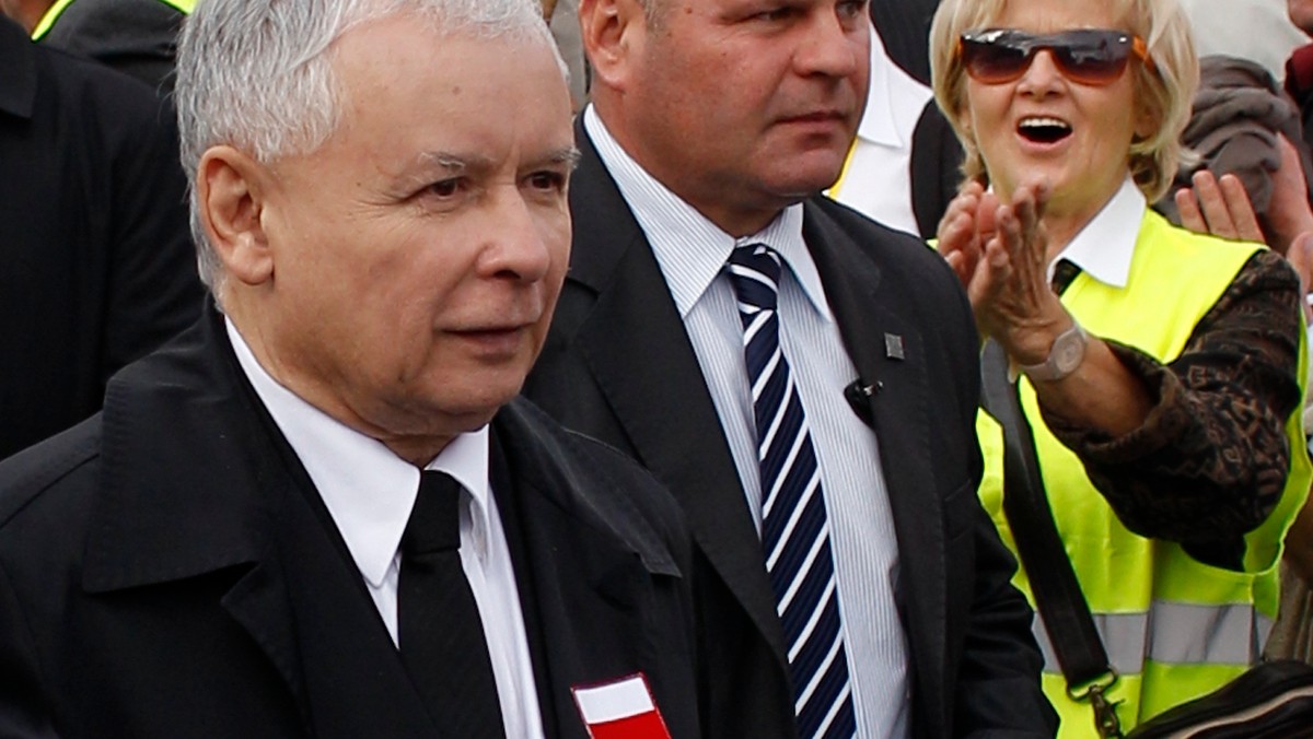 Prezes PiS Jarosław Kaczyński spotkał się w Warszawie z kilkunastoma ambasadorami akredytowanymi w Polsce. Wcześniej poseł Krzysztof Szczerski rozmawiał z ministrem ds. Europy rządu Wielkiej Brytanii Davidem Lidingtonem.