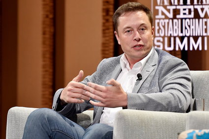 Elon Musk twierdzi, że sposób komunikacji w większości firm jest "niesłychanie głupi"
