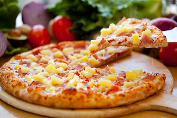 <b>Grilled pizza</b><br />Pizza należy do jednej z najpopularniejszych pozycji kuchni amerykańskiej - istnieje nieskończenie wiele wariacji placków pokrytych różnymi nadzieniami