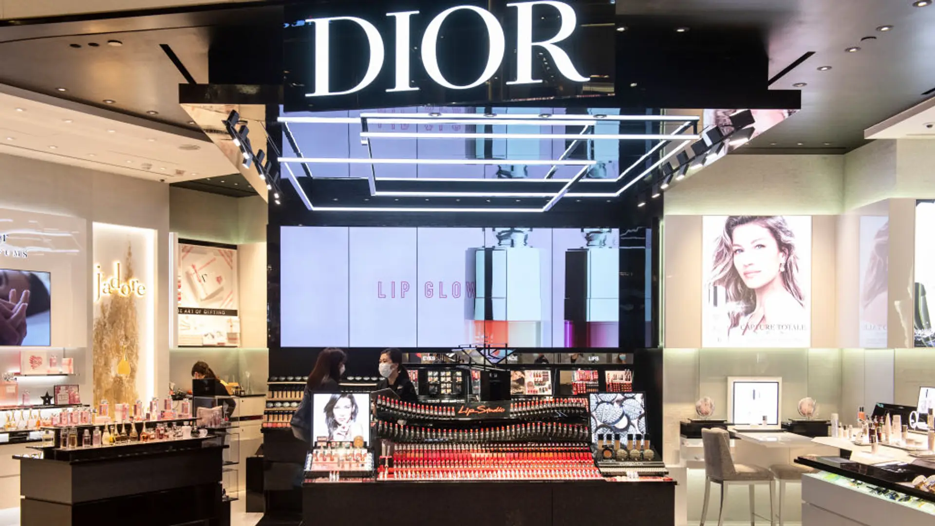 Zamiast luksusowych perfum Dior i Givenchy robią żele antybakteryjne dla rządu i szpitali