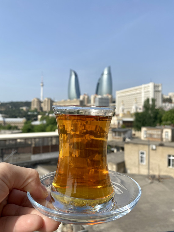 Chay to punkt obowiązkowy każdego dnia w Azerbejdżanie