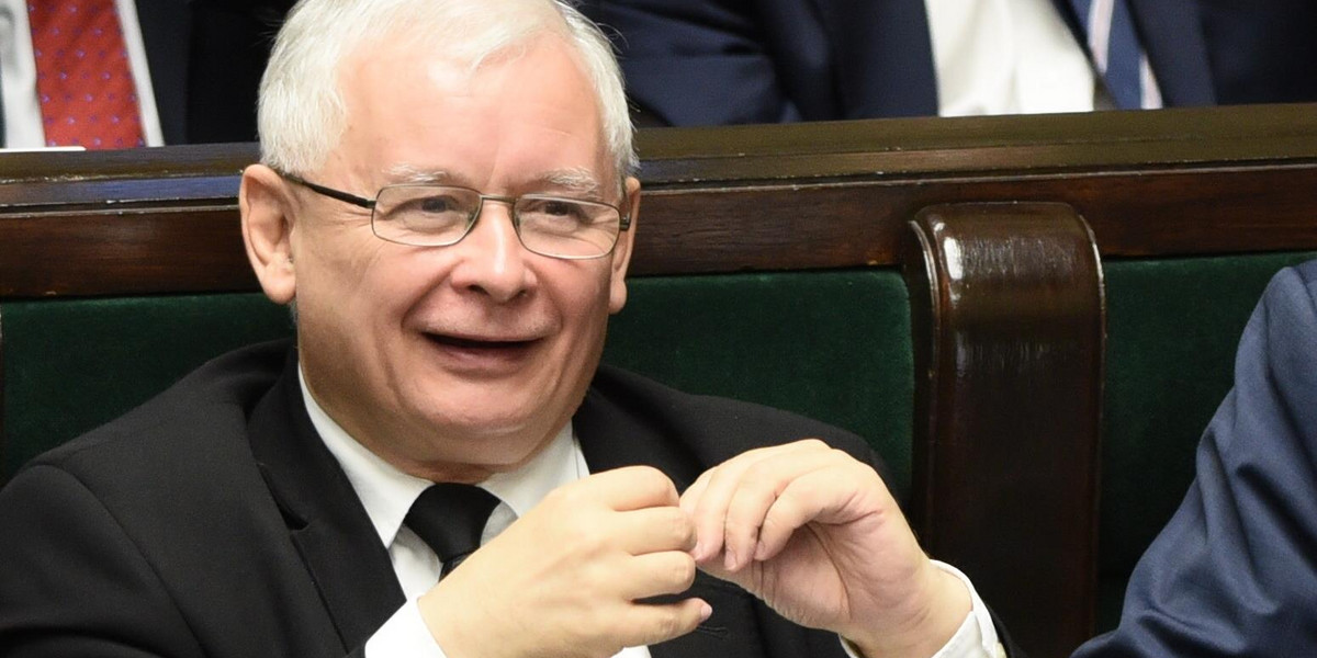 Jarosław Kaczyński na cmentarzu