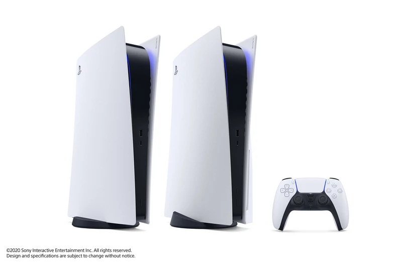 PlayStation 5 - z lewej wersja "cyfrowa" konsoli bez napędu, z prawej wersja z napędem Blu-ray