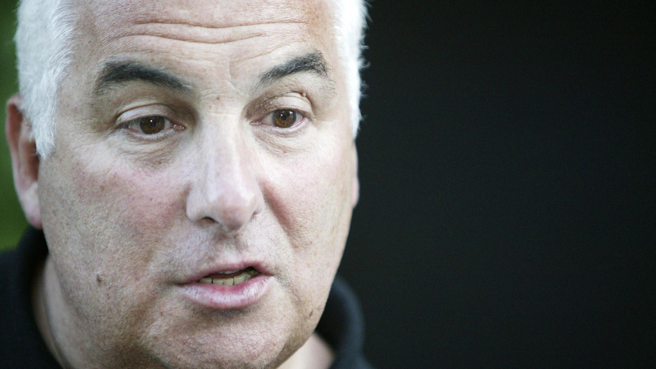 Auctioneer calls Mitch Winehouse 'a bully' in Amy memorabilia trial