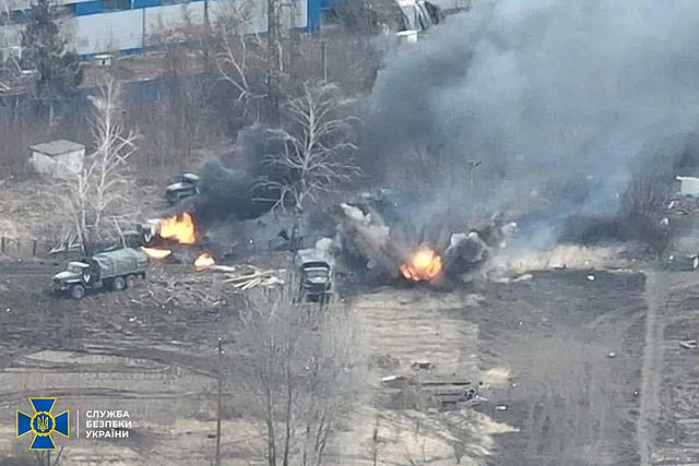 Rosyjskie ciężarówki zniszczone przez ukraińską artylerię