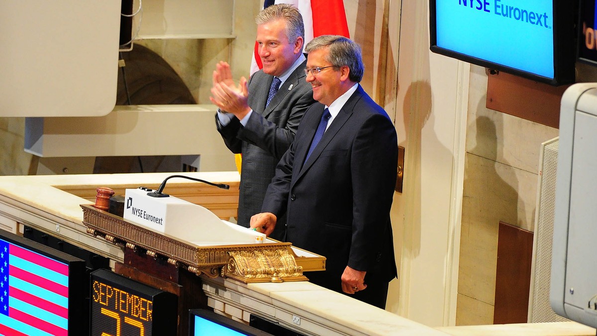 Prezydent Bronisław Komorowski otworzył w Nowym Jorku sesję giełdy papierów wartościowych. Rozmawiał też z szefem giełdy Duncanem L. Niederauerem.