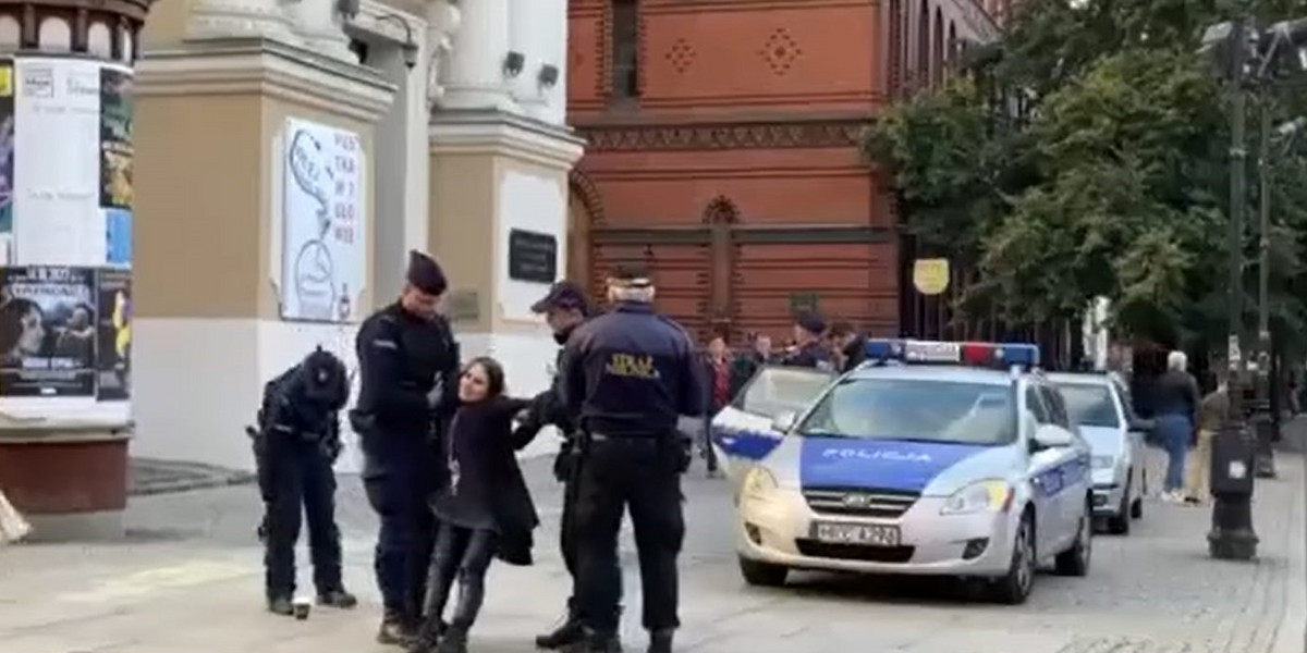 Nastolatka została zatrzymana przez policję po tym, jak kredą napisała przed kościołem hasła wspierające osoby LGBT.