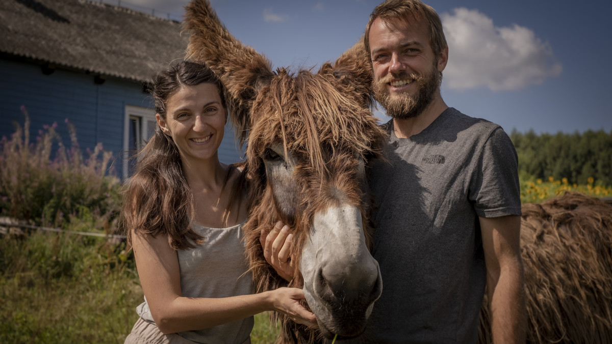 Para z Polski mieszka w jurcie i hoduje osiołki