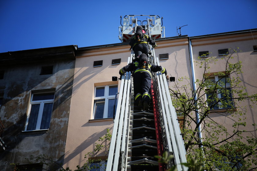 Pożar kamienicy w Łodzi