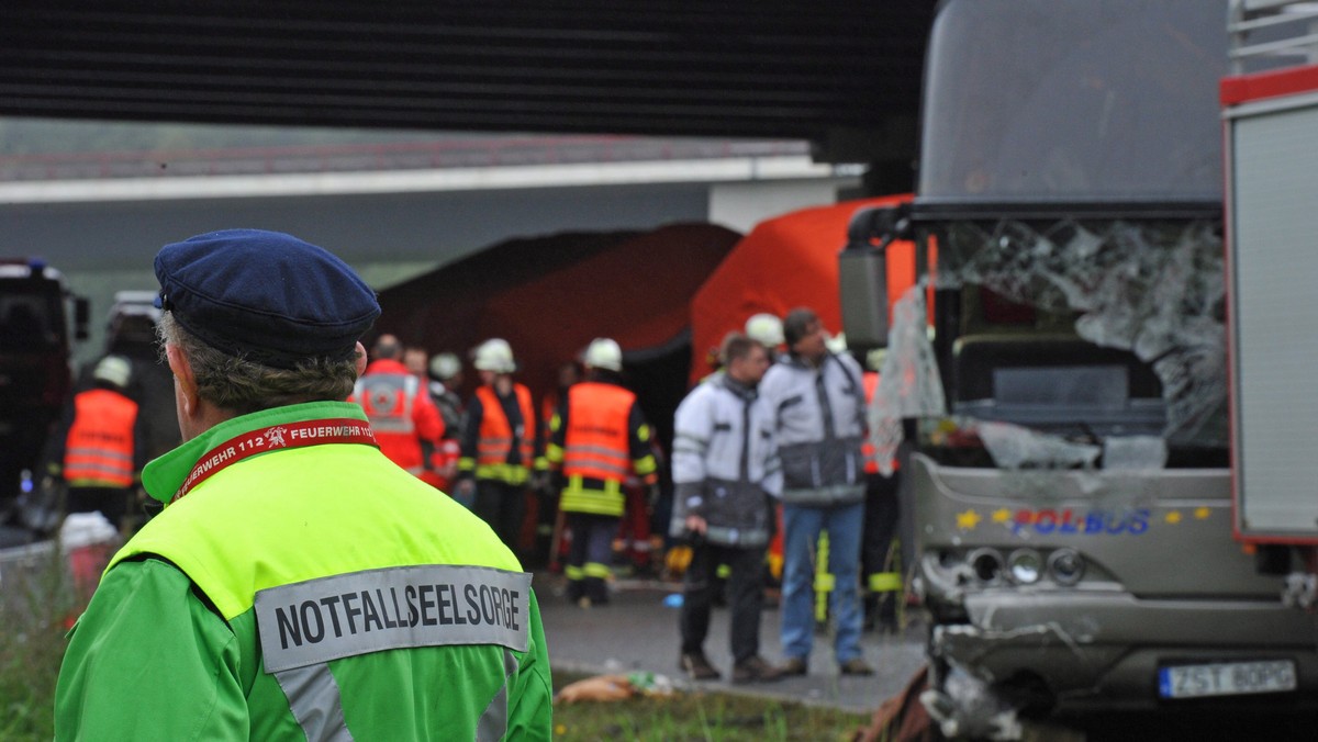 Dwie osoby ranne w wypadku polskiego autokaru w Niemczech będą natychmiast operowane - poinformował doktor Gerrit Matthes z berlińskiego szpitala urazowego (UKB) w dzielnicy Marzahn, gdzie trafiło pięcioro poszkodowanych.