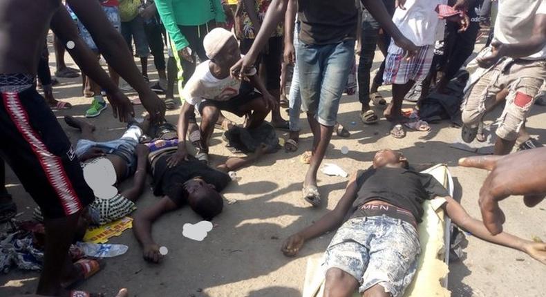 #EndSARS protest turns violent in Mushin as police kill 13 persons. [Twitter/@OmoSanusiii]