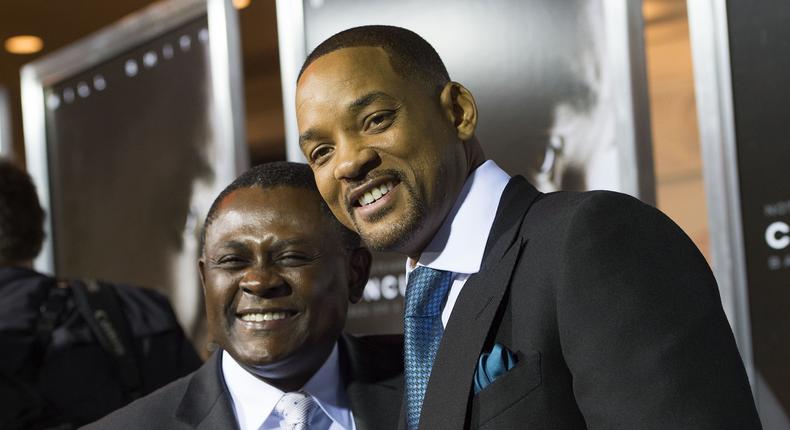 Will Smith portrays real-life Nigerian neuropathologist Dr Bennet Omalu in 2015 movie 'Concussion' (bustle)