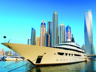 W Dubaju podobno wszystko musi być „naj”. Tak było też na tegorocznych targach: przepych i luksus wystawianych jachtów robiły na zwiedzających ogromne wrażenie.