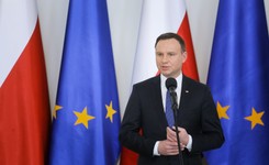 Kapituły świecą pustkami. Andrzej Duda odznaczenia przyznaje sam?