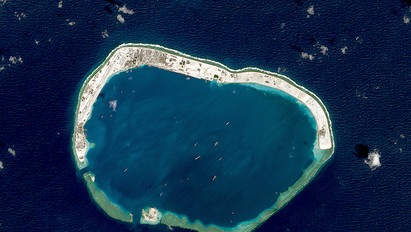 Kína készenlétben? Három mesterséges szigetet is teljesen felfegyvereztek: légvédelmi rakétarendszereket, lézer- és zavaróberendezéseket, vadászgépeket állítottak üzembe