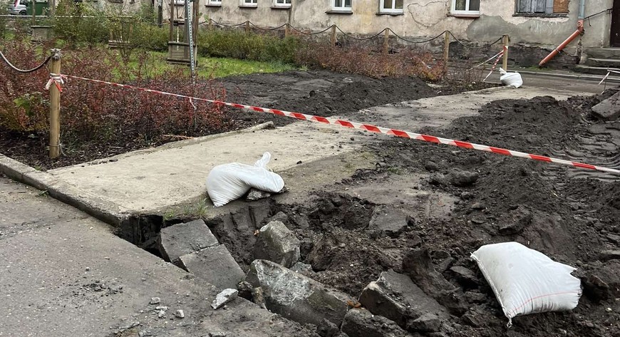 Przywracanie zieleni przestrzeniom międzyblokowym, skwerom to też odpowiedź na zmiany klimatu i konieczność wprowadzania do przestrzeni miejskiej roślin, które zatrzymują wilgoć i obniżają temperaturę.