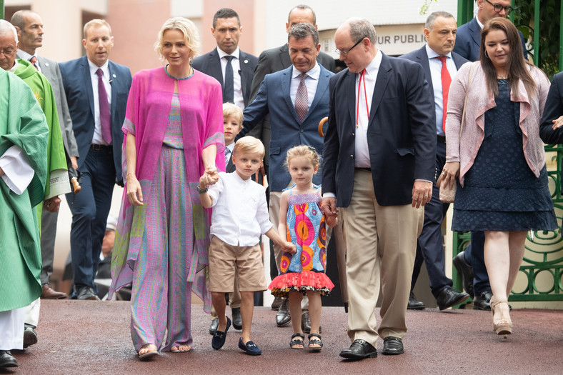 Charlene Wittstock i książę Albert z dziećmi