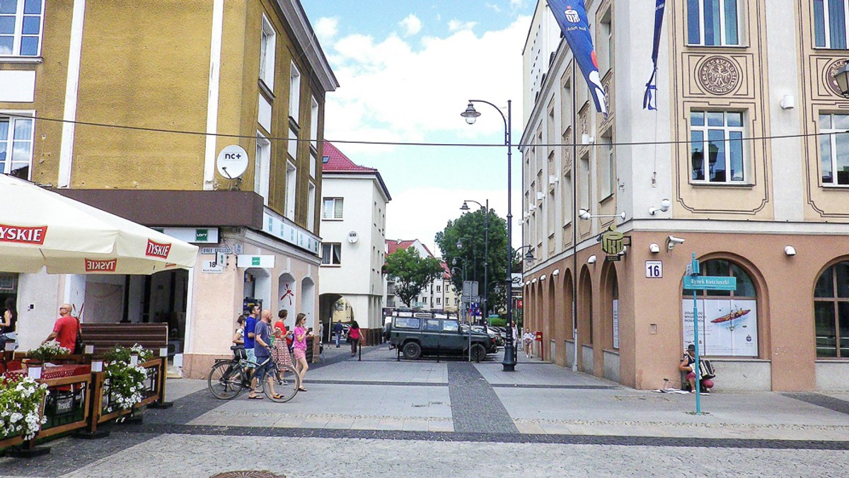 18 rzeźbiarzy zgłosiło się do konkursu ogłoszonego przez Urząd Miasta w Białymstoku na pomnik Ludwika Zamenhofa. Zwycięzca stworzy figurę młodego, najwyżej kilkunastoletniego Ludwika. Warunek jest jeden: nie może on siedzieć na ławce.