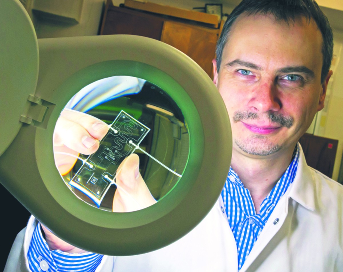 Dr Roman Szafran z Zakładu Inżynierii Chemicznej na Wydziale Chemicznym Politechniki Wrocławskiej