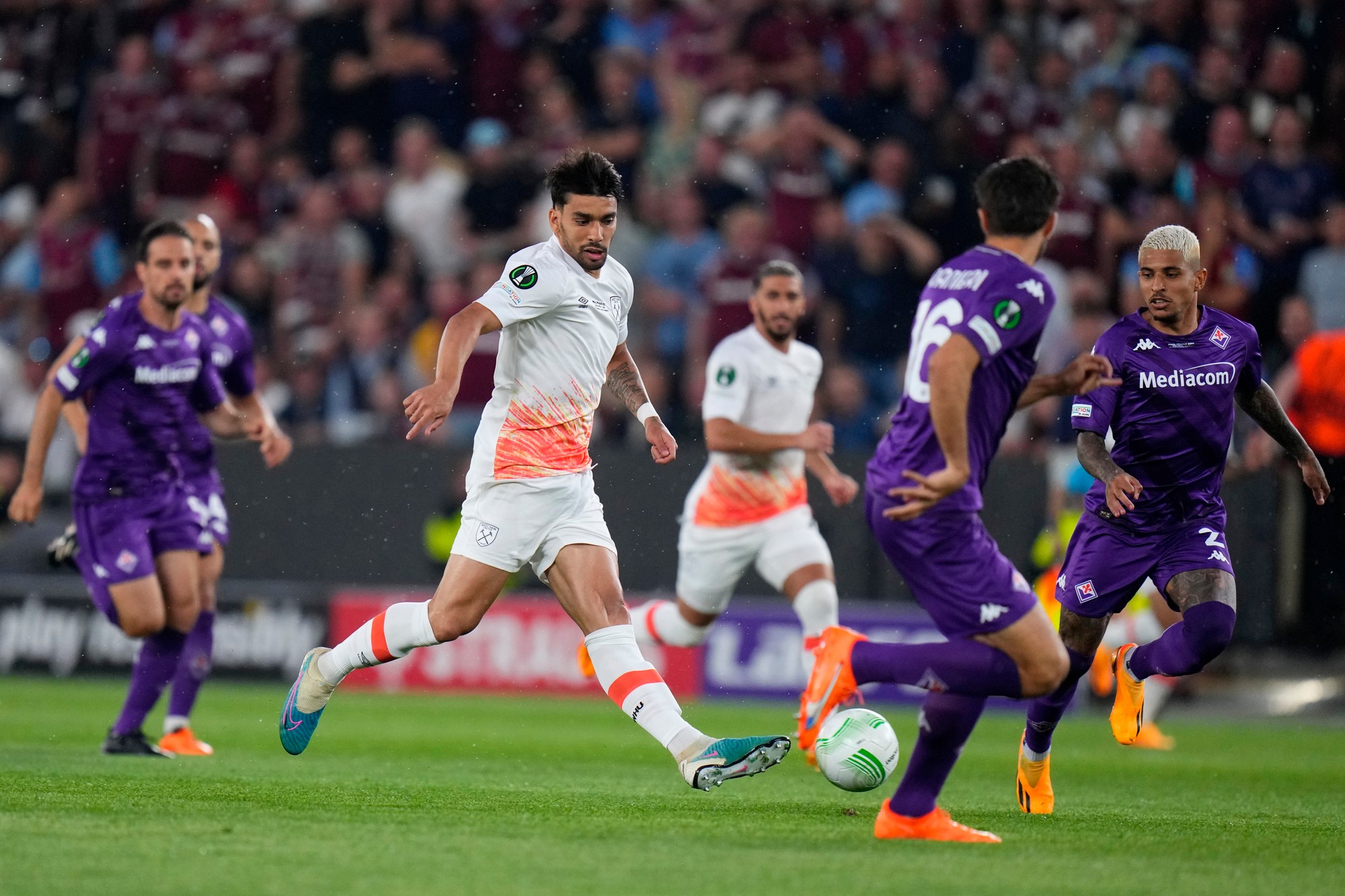Európska konferenčná liga: ACF Fiorentina – West Ham United (finále).