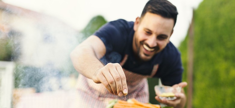 Sezon grillowy to wyzwanie dla układu pokarmowego. Jak o niego zadbać?